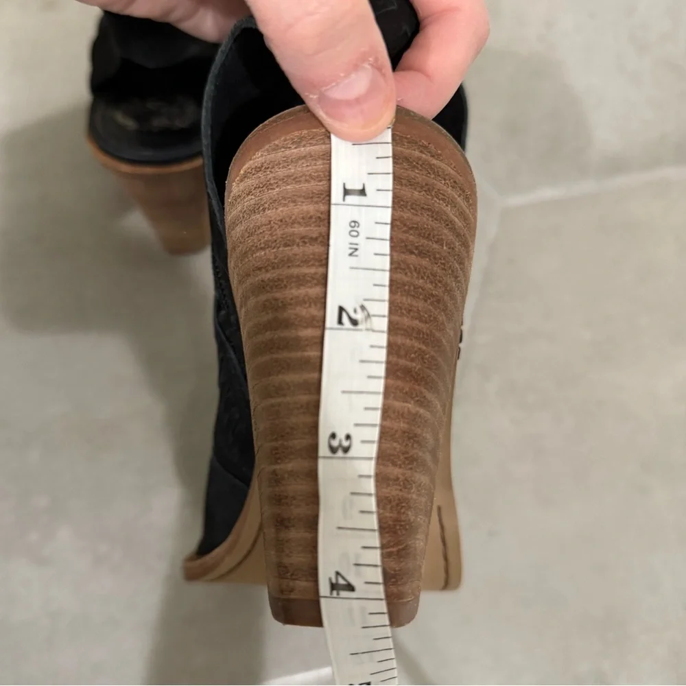 Vince Camuto black Katrina suede bootie - Picture 6 of 13